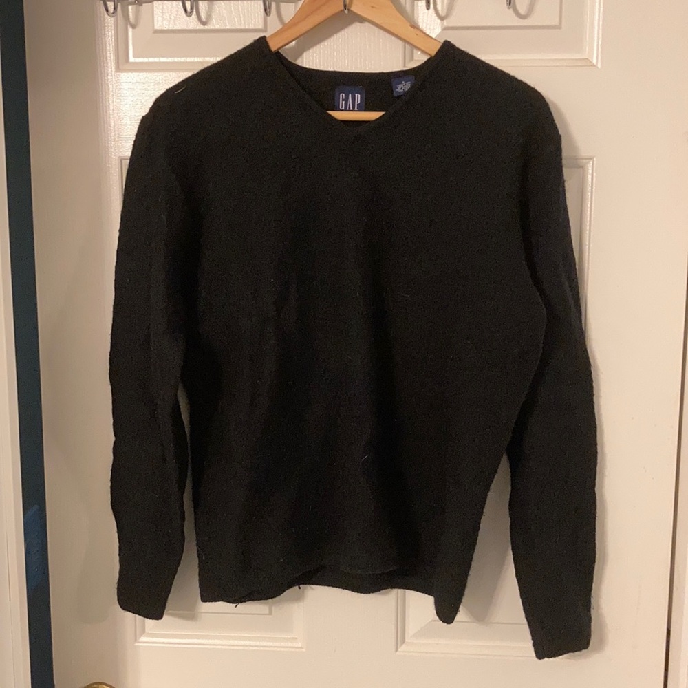 Black Gap V-Neck wool sweater. SZ Small